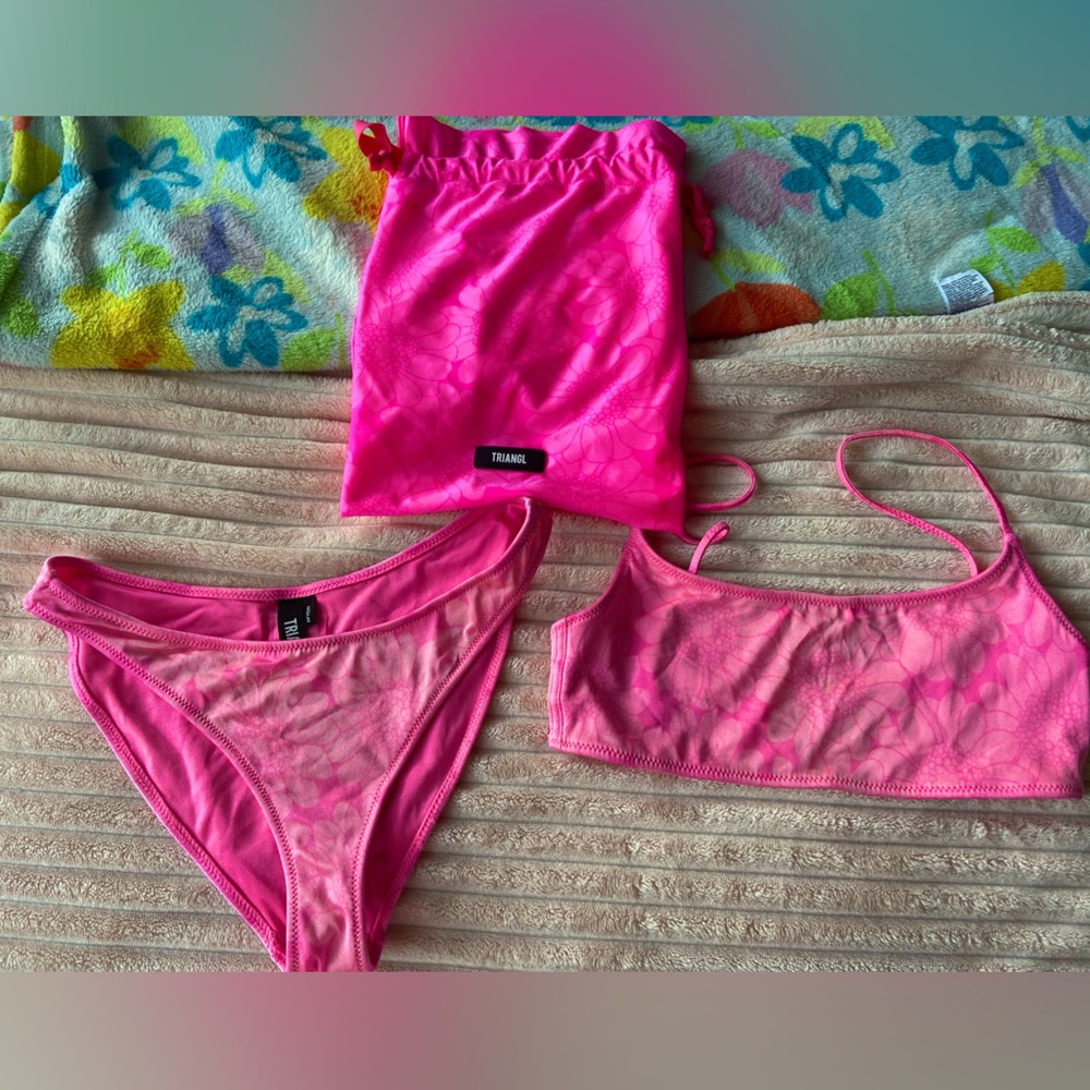 MICA - PITAYA FLORAL Triangl